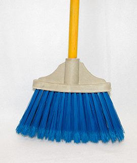 ESCOBA DE PLASTICO MEDIANA